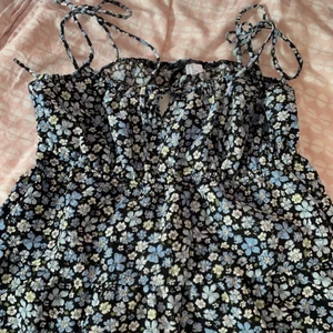 Tröja strl 34 - Passar xs-s. Inga defekter och helt nytt skick, oanvänd. 