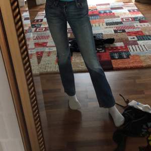 Fina Levis jeans som är liiite för små för mig