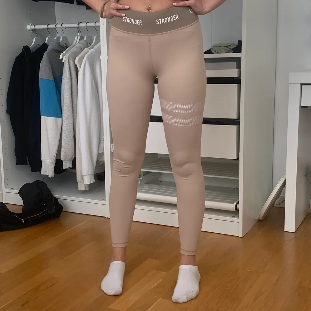 Stronger tights storlek S (knappt använda) inte jag på bilden. Övrigt.