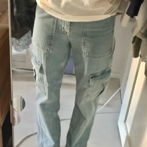 BDG jeans - Jättesnygga jeans från Urban outfitters! De är i nytt skick och har lappen kvar. Storlek 26 i midjan och 32 i längd. Köptes för 800 kr men säljs för 350!