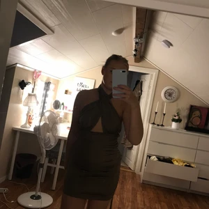 Klänning - En mörkbrun klänning som är skitskön men verkligen inte min typ av sil