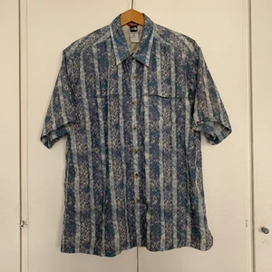 North face skjorta - Kortärmad skjorta från The North Face. Knappt använd, size L ☀️