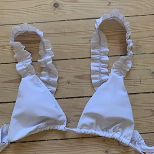 Vit bikini - Säljer denna söta vita bikinin stolek S 