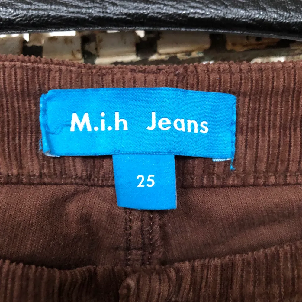Jättesöta Manchesterjeans i storlek 25 från Mih Jeans. Bra skick! Skriv för mer bilder och info!❤️. Jeans & Byxor.