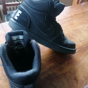 Nike skor nya  - Nike skor helt nya bara prövade st 37.5 