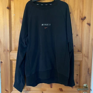 Nike SB tröja storlek L - Nike SB tröja storlek L. Bra skick och sällan använd. 