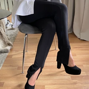 Klackskor bred klack  - Vox pumps. Aldrig använda, endast provade 1 gång. Fint skick.  Klackhöjd ca 8cm Storlek 36 #klack #klackskor #pumps