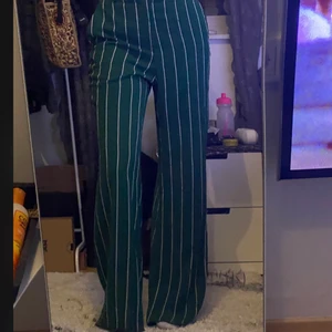 Randiga byxor  - Snygga gröna byxor använts några gånger:)