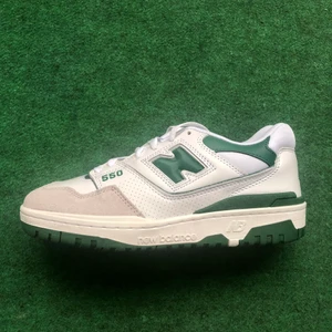 New Balance 550 White Green - Storlek 39.5. Skorna är helt nya. 2200kr + eventuell frakt