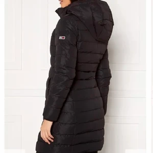 Tommy hilfiger  - Jacka som är för liten (i god skick) pris kan diskuteras vid snabbköp. Ord pris 3200kr