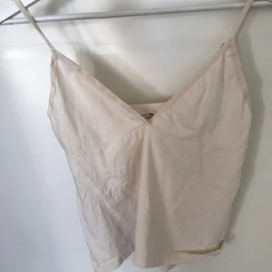 Linne - Ett jättefint linne ifrån brandy melville som aldrig är använt 💗 One size men skulle säga att det passar xs- s. 100 kr + frakt 
