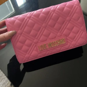Love moschino pink  - Jätte fint 