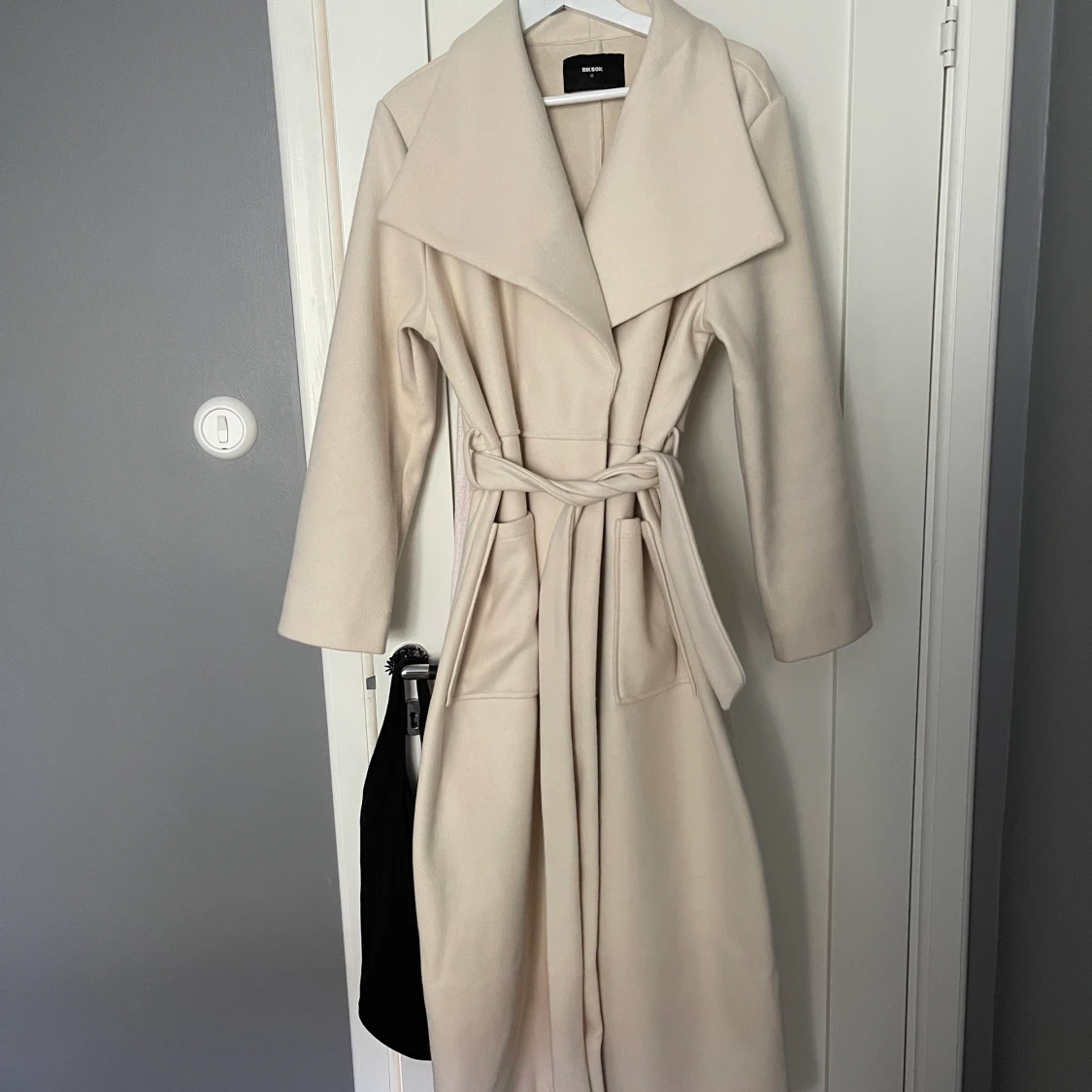 Beige kappa från bikbok - 90