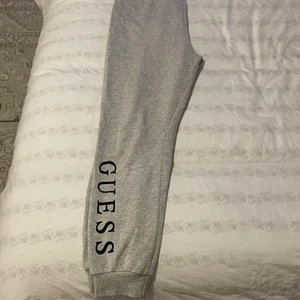 Guess byxor  - Gira byxor i bra skick ! 