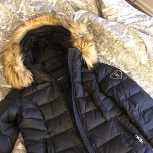 Rock&blue vinterjacka - Rock & blue jacka, använd en säsong och superfint skick! Säljer då den inte kommer till användning längre, hör av er för mer info och bilder💓pris kan diskuteras, nypris 2400kr💓