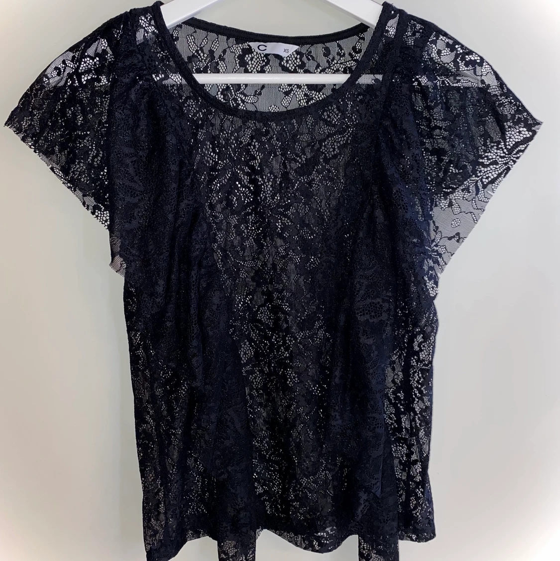 Svart spetstopp i storlek XS