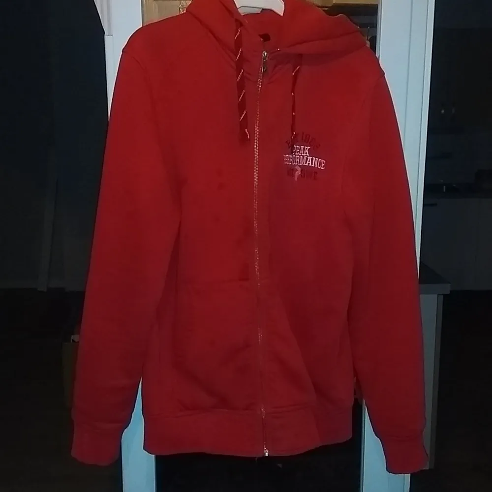 PEAK PERFORMANCE Hoodie (Red) size L on excellent condition as I have worn this hoodie very few times but that's more to not damage it almost. At the retail price it becomes pretty pricey! But I'm moving to much hotter climates so am selling all my warmer AND ORIGINALLY BRANDED gear.. Hoodies.