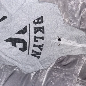 3st hoodies  - Säljer dessa tre tillsammans, dem är använda men i bra skick. Har inga hål eller något förutom att en av dem saknar snöret till luvan. 