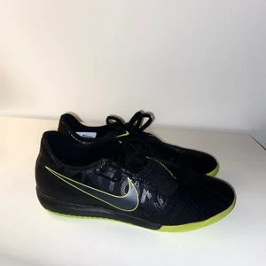 Inomhusskor NIKE - Inomhusskor Nike storlek 40.5