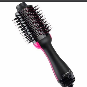 Revlon värmeborste! - Säljer denna värmeborste från revlon då den knappt kommer till användning. Jag köpte den för 799 från lyko och jag säljer den för 400.