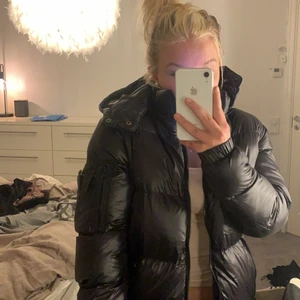 Puff jacka  - Helt ny oanvänd jacka! Storlek s men oversize så går över rumpan, så snygg nypris 1100! Säljer för 750 eller köp direkt för 950! Säljer endast för bra pris 