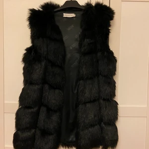 fake fur väst - fake fur väst storlek s