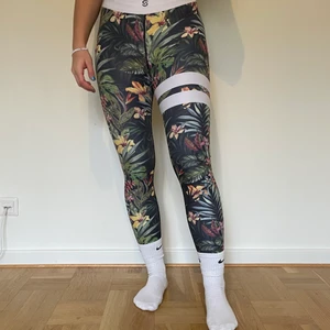 Stronger taight - Träningtights från stronger. Använda ett antal gånger men inte slitna. 