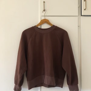 Brun Sweatshirt  - Storlek S, fin passform. Inköpt på Zara för några år sedan! Använt skick 