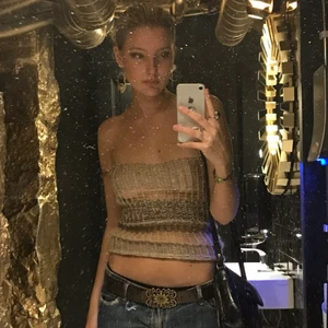 stickad topp! - jag stickar sånnahär linnen/toppar nu till vintern för 200kr <33 garnet är i merino o alpacka ull så dom är supermjuka o gosiga att ha på sig. skriv om du är intresserad av att köpa en!