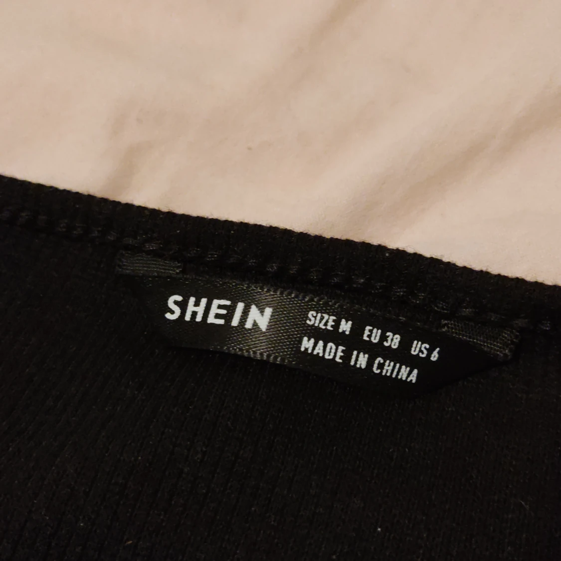 En bekväm topp från SHEIN i storlek M - 91