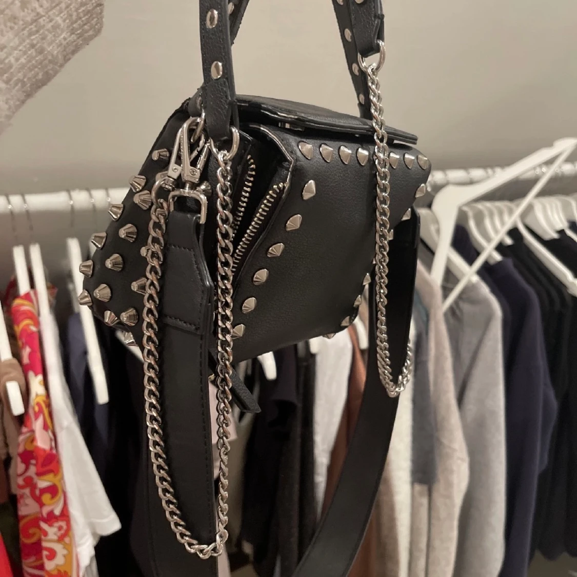 Zara väska med nitar - 91