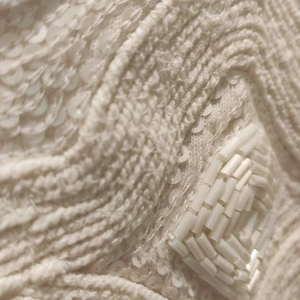 HENNES & MAURITZ STRL 34 - Sweatshirt med vackra paljett- och textildetaljer. Trekvartsärm och rymlig i modellen. Material: bomull.