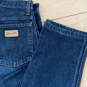 Säljer dessa Wrangler jeans som har varit en favorit länge! De är i storlek 25 och raka/vida i benen! Pris diskuteras 