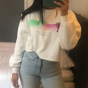 Sweatshirt med tryck - Mysig sweatshirt från GinaTricot. Endast testad och och därmed i nyskick.