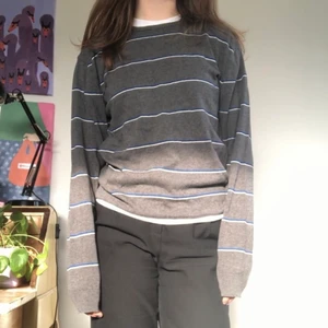 Randig tröja - Randig tröja köpt secondhand💙 Storlek L men skulle säga att den är mer M