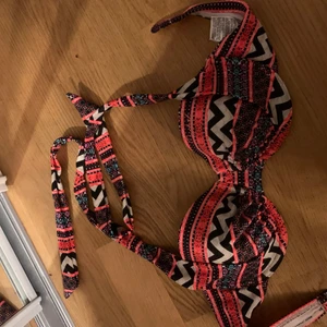 Bikini top & trosa  - Inte min typ, B cupa