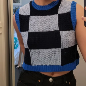 Rutigt stickat linne, strl 38 - Rutigt stickat linne från ASOS 💙 Använt ett fåtal gånger 💫