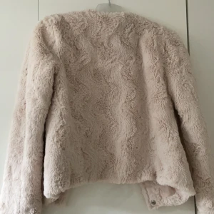 Jacka - Storlek S. Från Vero Moda.