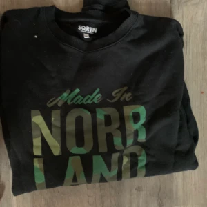 The great norrland sweatshirt - Fint skick, hjälper min far att sälja bort kläder som har blivit förstor! Storlek XXL 200kr