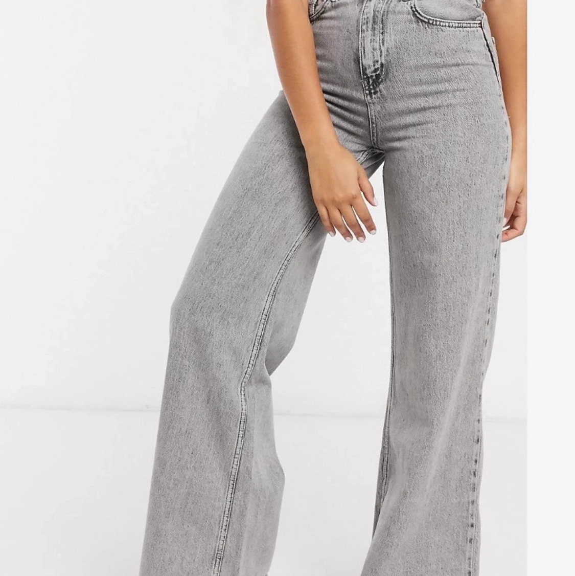 Stradivarius - Gråa Vida Jeans