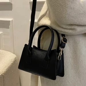 Väska - Supersöt liten väska🥰 Aldrig använd 💕 Säljer pga har en liknande 