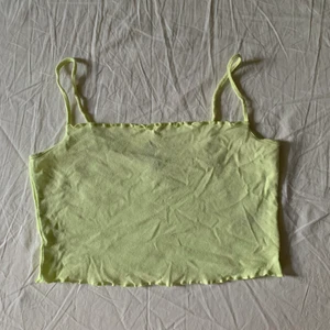 Ljusgult/grönt linne med krullig kant - Linne från HM, använt ett par gånger. Bra skick!