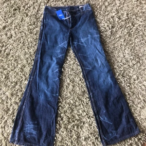 Vintage 70-tals jeans - Vintage jeans från gul & blå i strl 28, skulle säga 27/26. Skit snygga