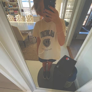 Ganni tröja - (EJ SÅLD DÅ TJEJEN SLUTADE SVARA) Säljer min favvo Ganni tröja, satte budgivningen utifrån det senaste budet jag fått💓 