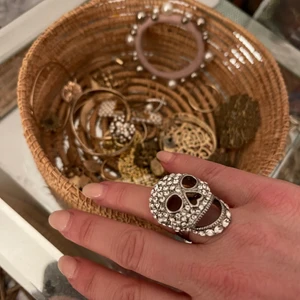 Super snygg ring  - Säljer denna ringen i toppenskick! 