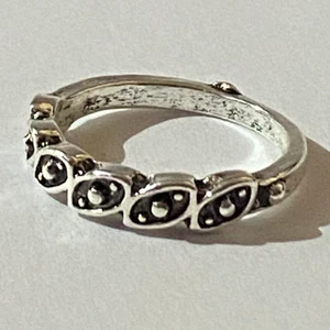 Ring - Silverring med små detaljer.