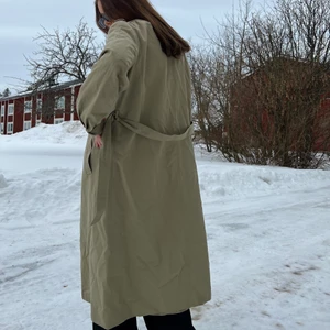 Grön/beige kappa - Najs retro kappa i tunnare material🙌🏽✨