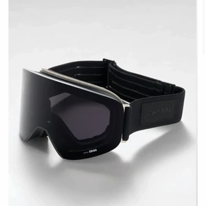 Helt nya Chimi skidglasögon! - Helt oanvända och nya skidglasögon som ligger i orginalförpackning. Modell - 02, ingår 3 linser. Nypris 2200 kronor.