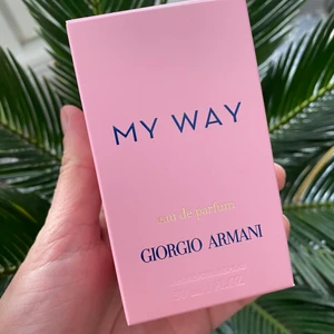 My Way - Giorgio Armani - EdP 30 ml - Got it as a present. Opened the box but never used the parfum. Only smelled it once. 30 ml !