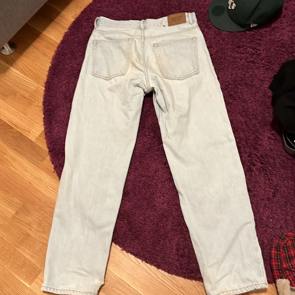 Good quality lightblue jeans, they are baggy but good fit in the waist line, good condition no visible scuffs or damage. Jeans & Byxor.